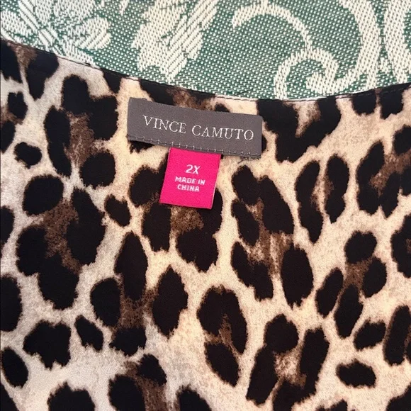 Vince Camuto Leopard Print V-Neck Blouse - Picture 4 of 5
